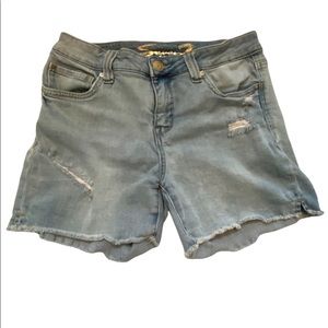 Seven7 Weekend Short High-Rise Jean Shorts with Mild Distressing Size 4